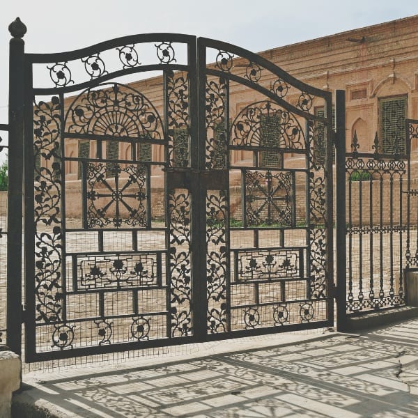 Driveway gate repair specialists enhance security and aesthetics of structure