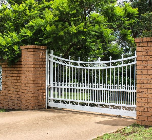 Metal driveway gate repair