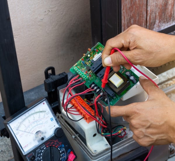 Repairing swing gate hinge