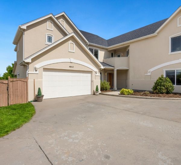 Professional garage door repair services in Los Angeles