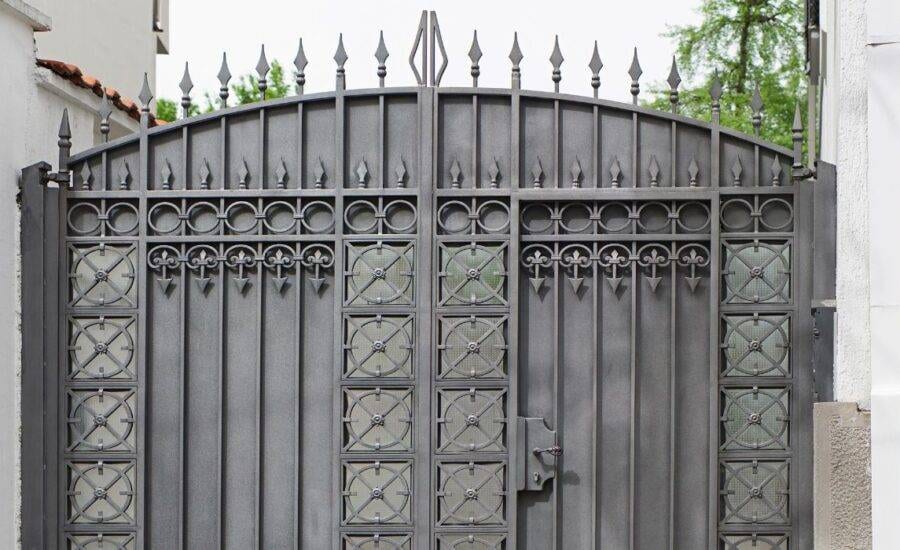 Best Gate Materials for Coastal and Hillside LA