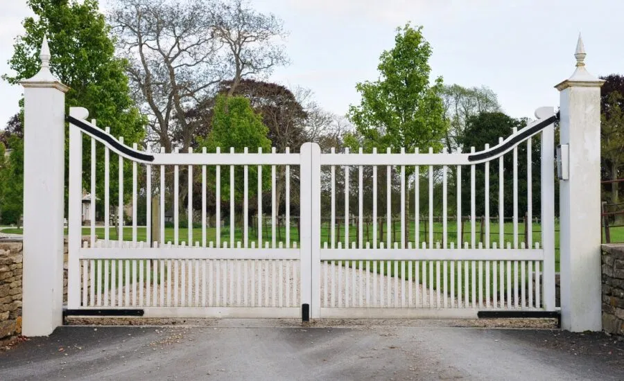 Electric gate stuck and not opening at residential property