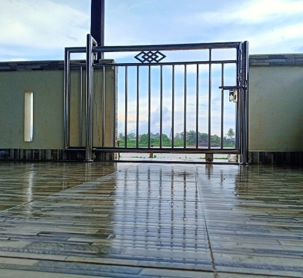 Stainless gate hinge repair