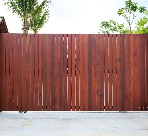 Side yard pedestrian gate repair