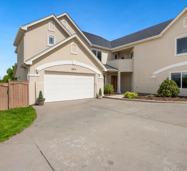 Professional garage door repair services in Los Angeles