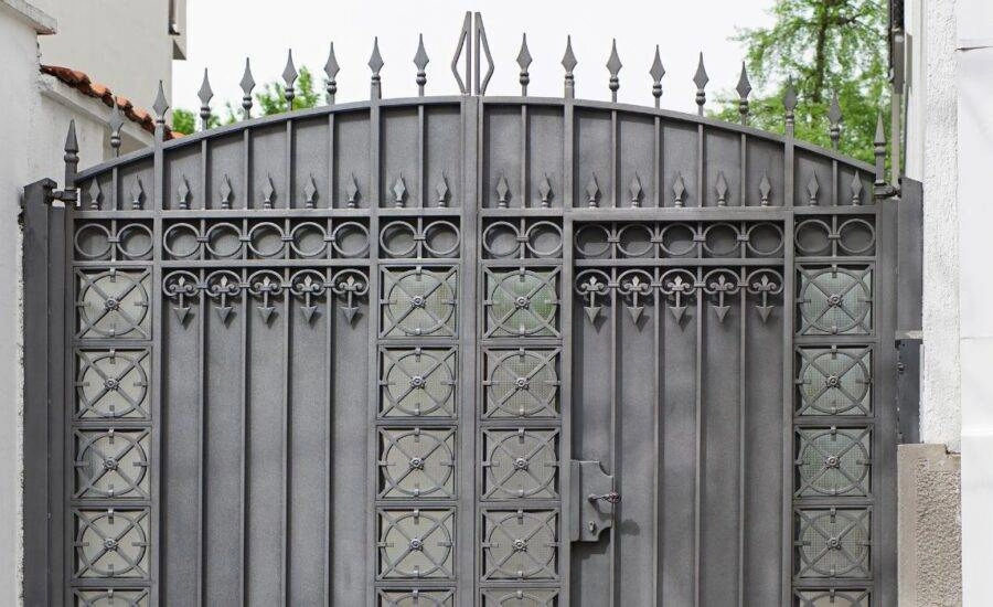 Best Gate Materials for Coastal and Hillside LA